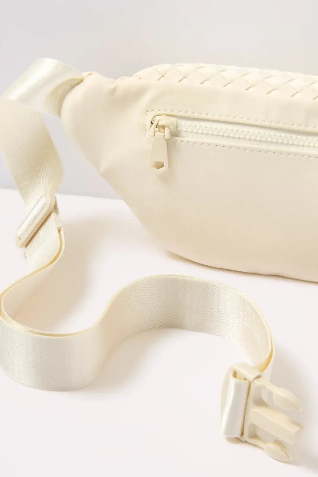 Bags<SOL AND SELENE Aim High Cream