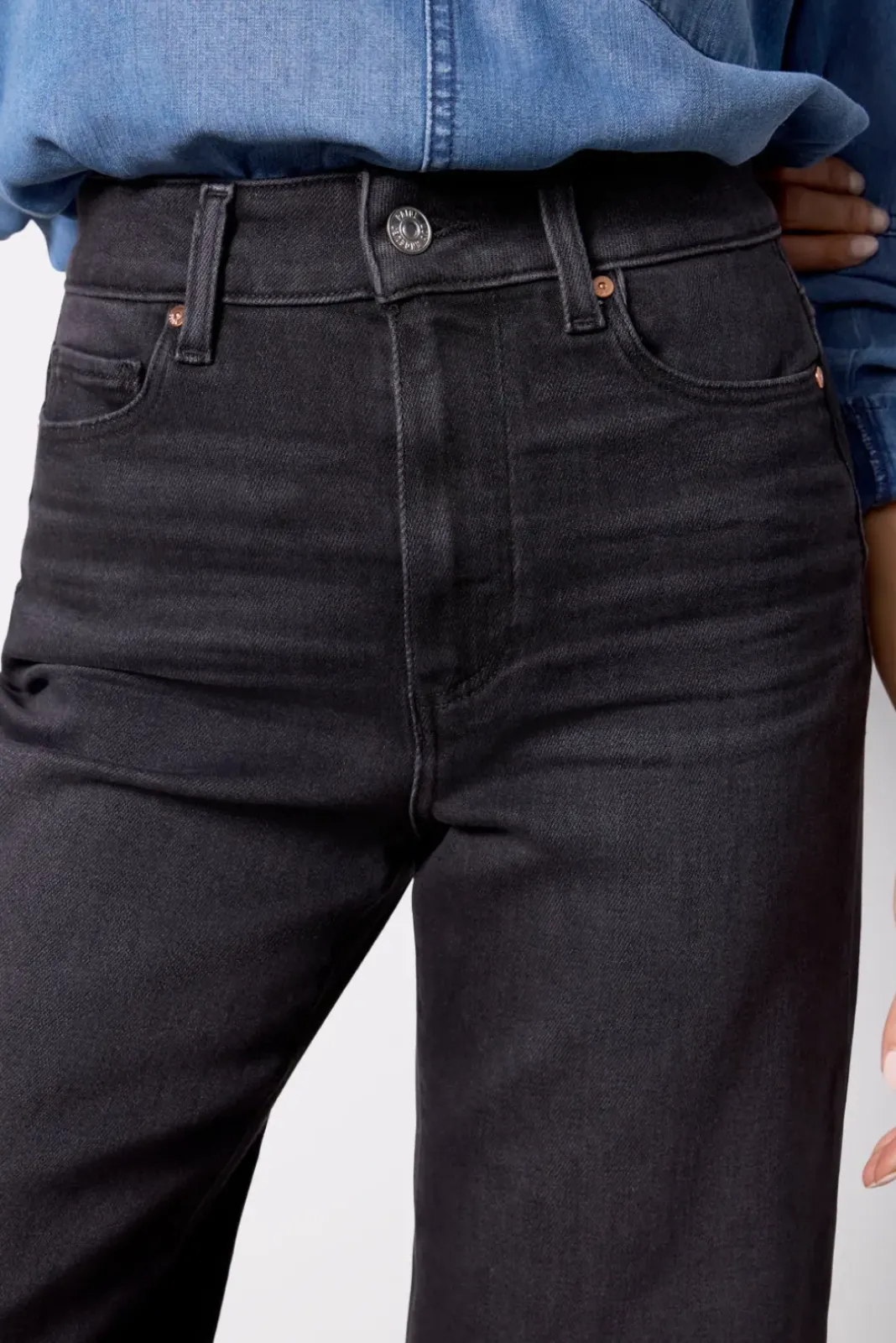 Jeans<PAIGE Anessa Petite Blacklotus