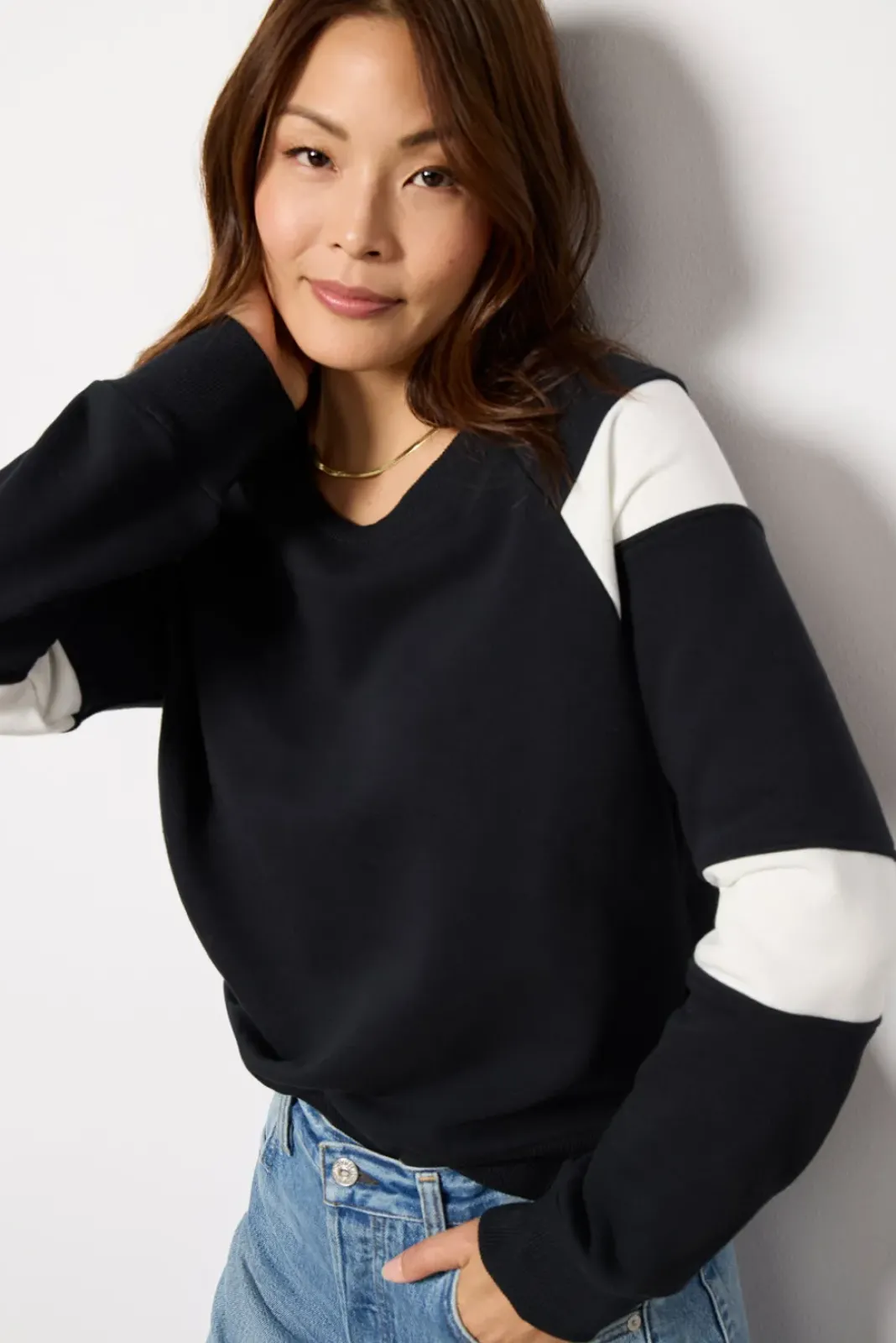 Sweatshirts<EVEREVE Gabby Colorblock Pullover Black/White