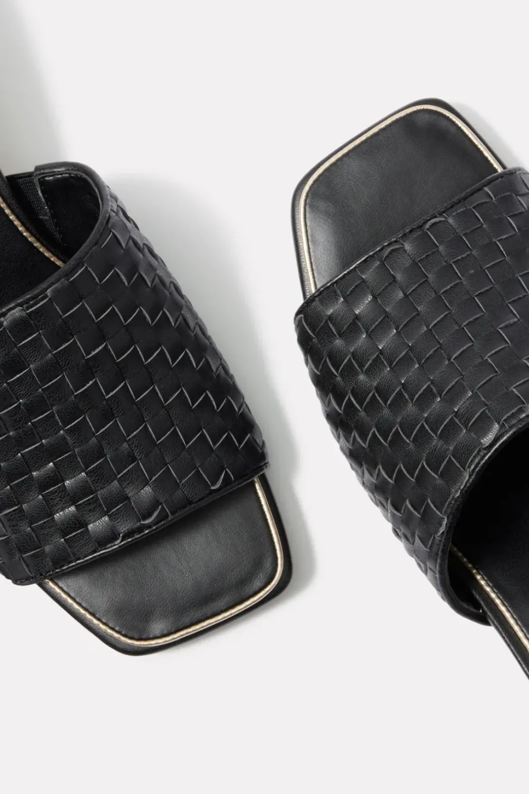 Shoes<SPLENDID FOOTWEAR Hampton Woven Heel Sandal Black