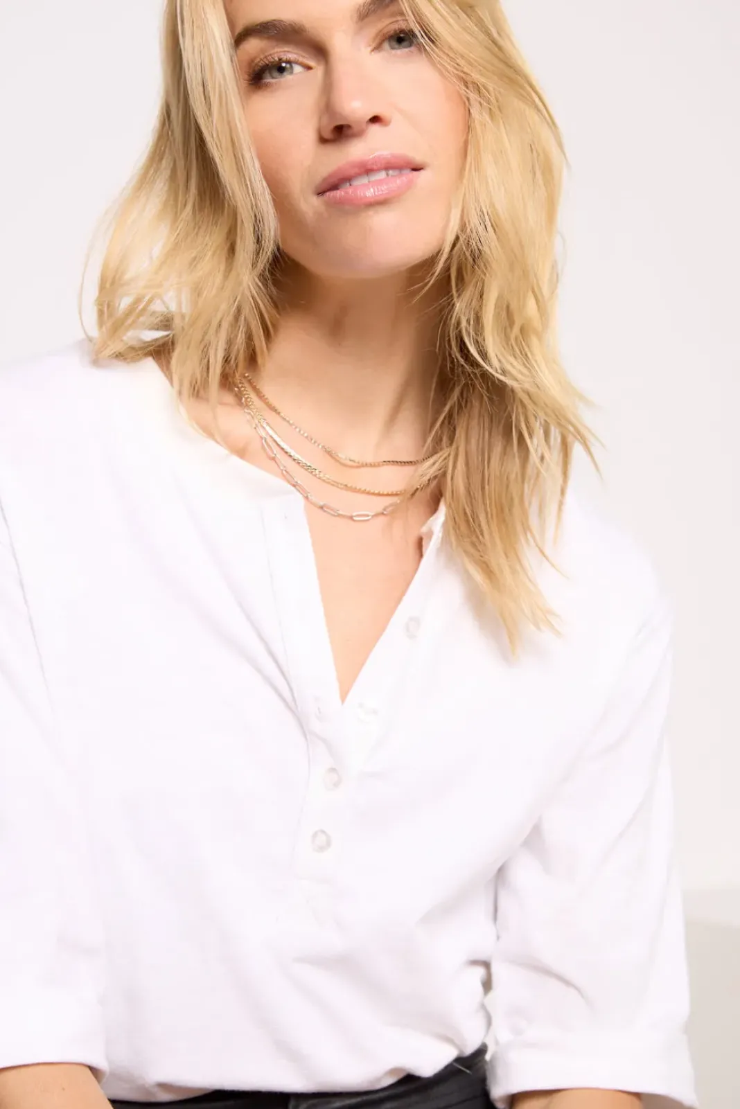 Tops & Tees<EVEREVE Jett Relaxed Henley Tee White
