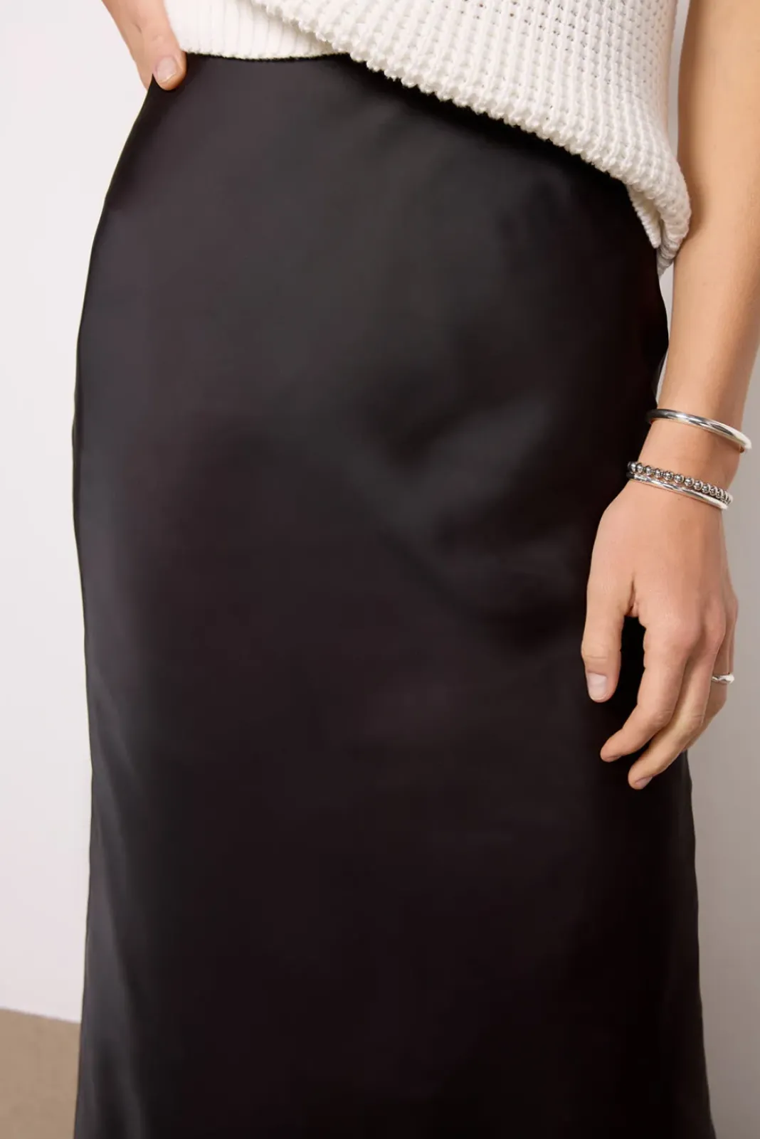 Skirts<EVEREVE Maddie Satin Skirt Black