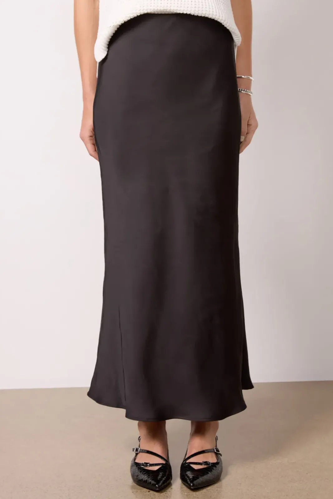 Skirts<EVEREVE Maddie Satin Skirt Black
