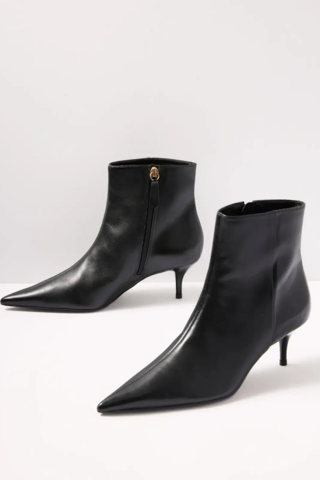 Shoes<SCHUTZ Mikki Mid Heel Bootie Black