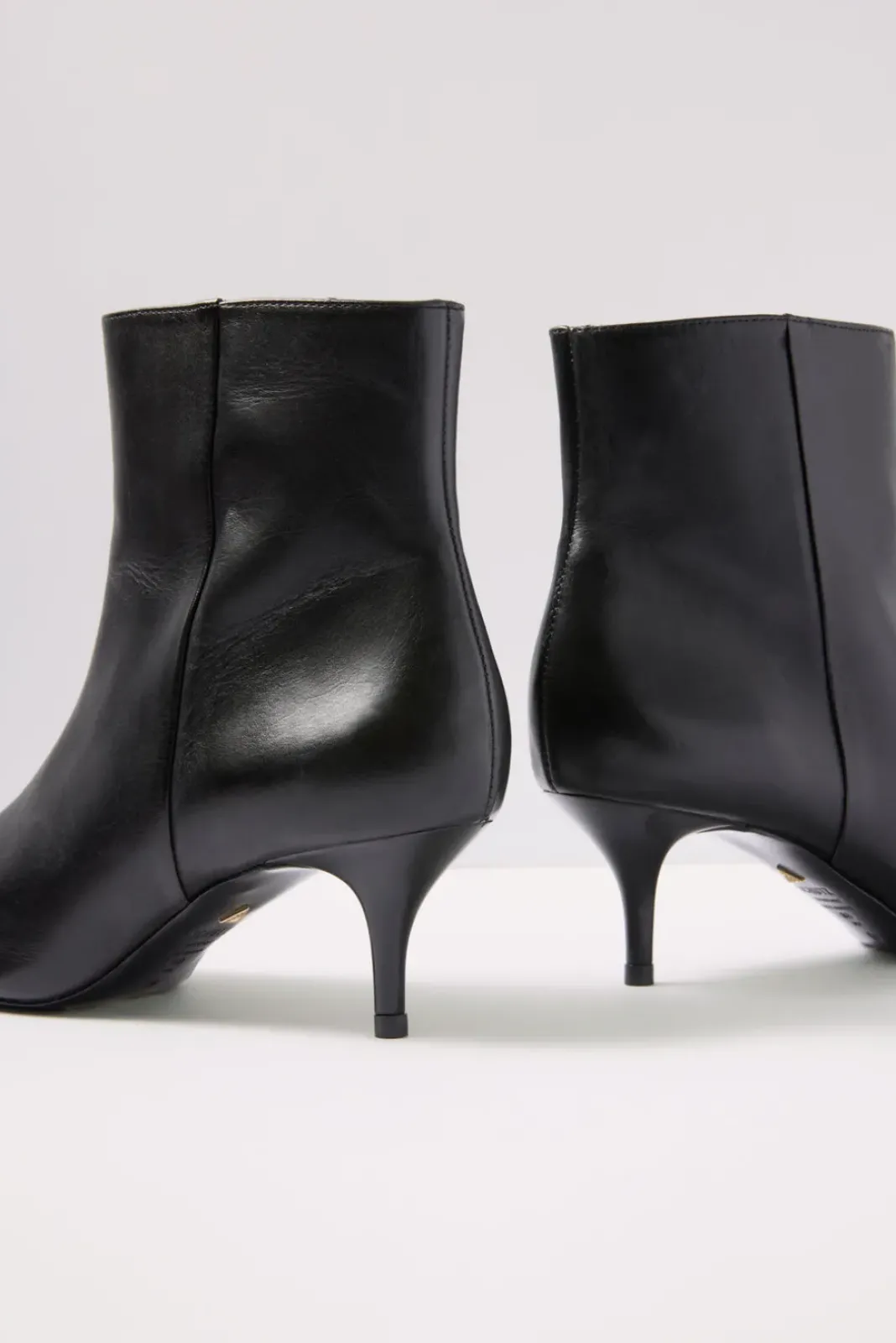 Shoes<SCHUTZ Mikki Mid Heel Bootie Black
