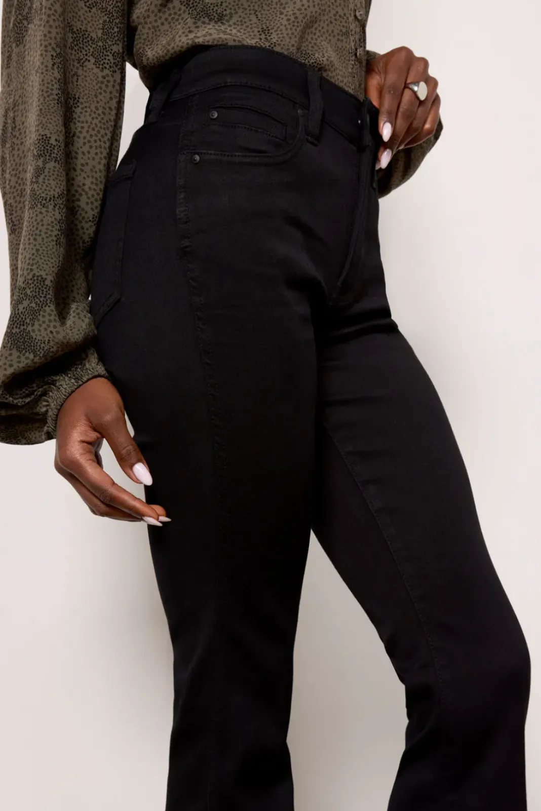 Jeans<KUT FROM THE KLOTH Petite Natalie Bootcut Black