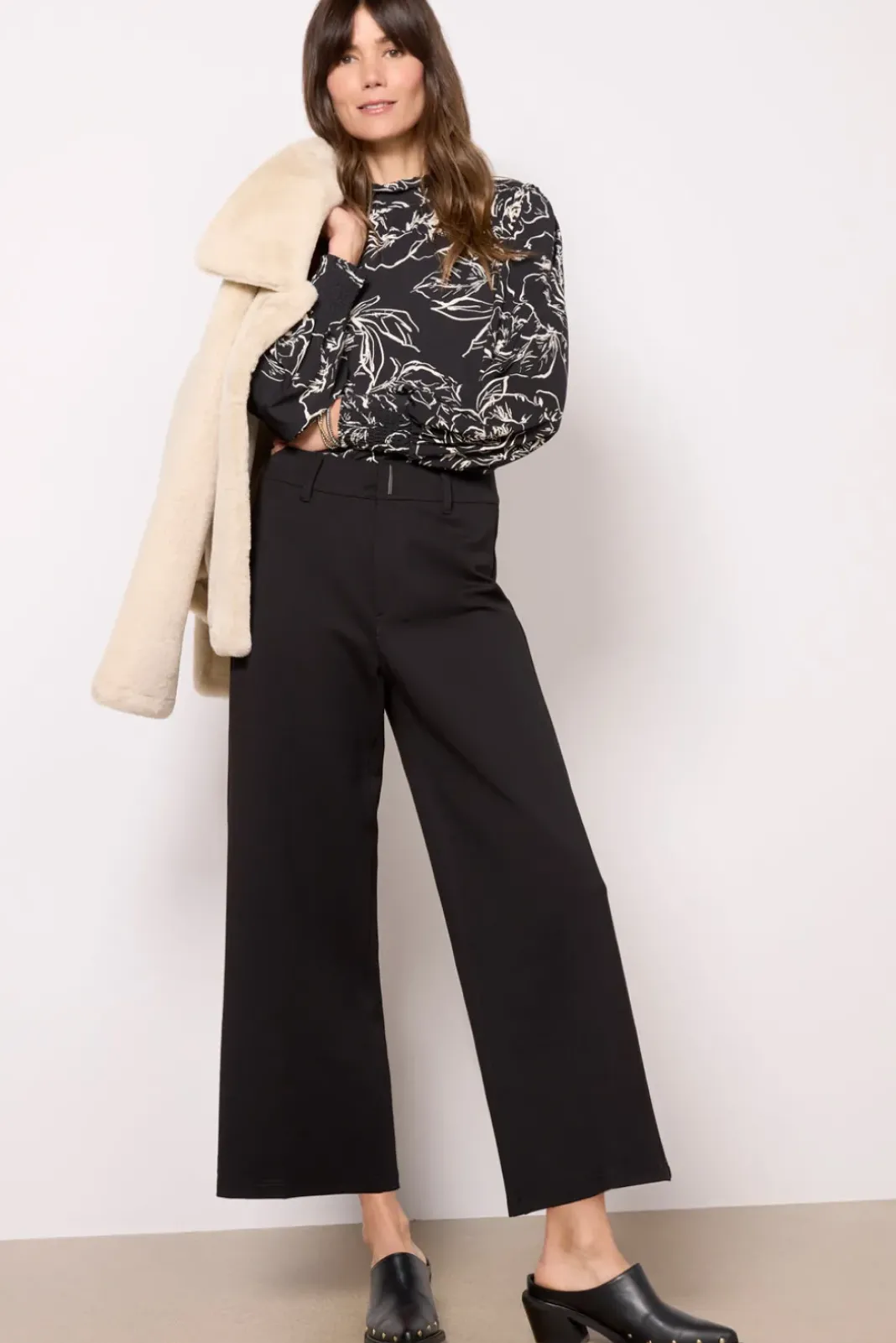 Pants & Leggings<PAIGE Roderika Pant Black