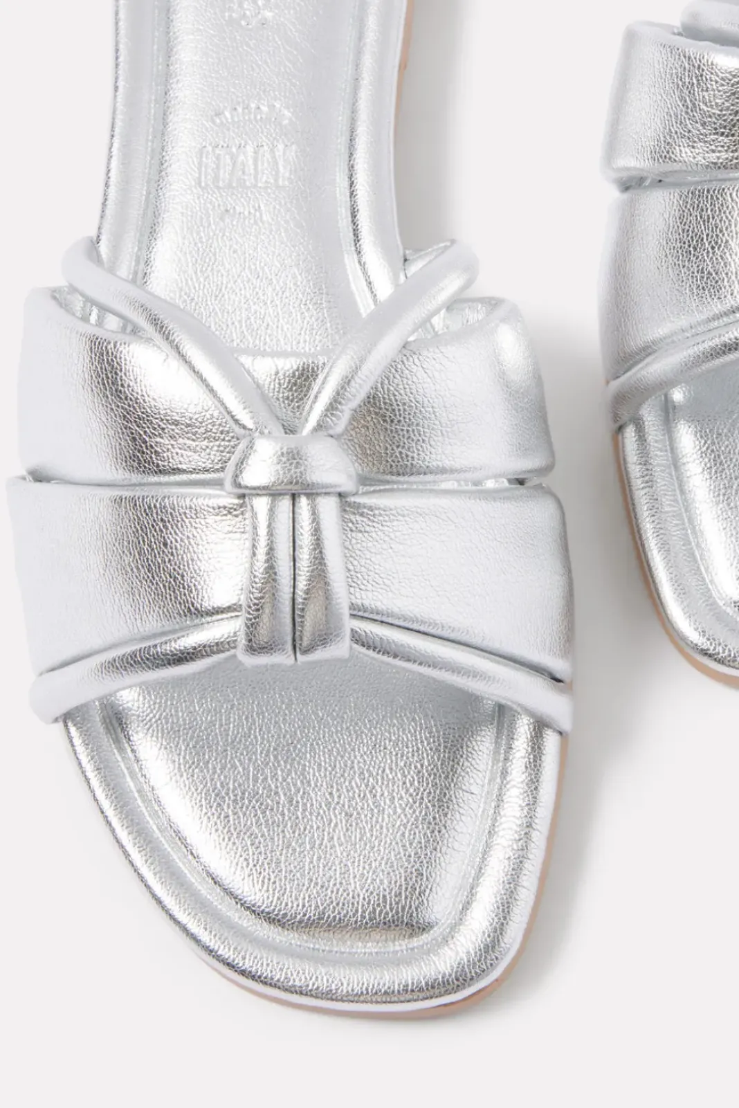 Shoes<SEYCHELLES Shades of Cool Sandal Silver