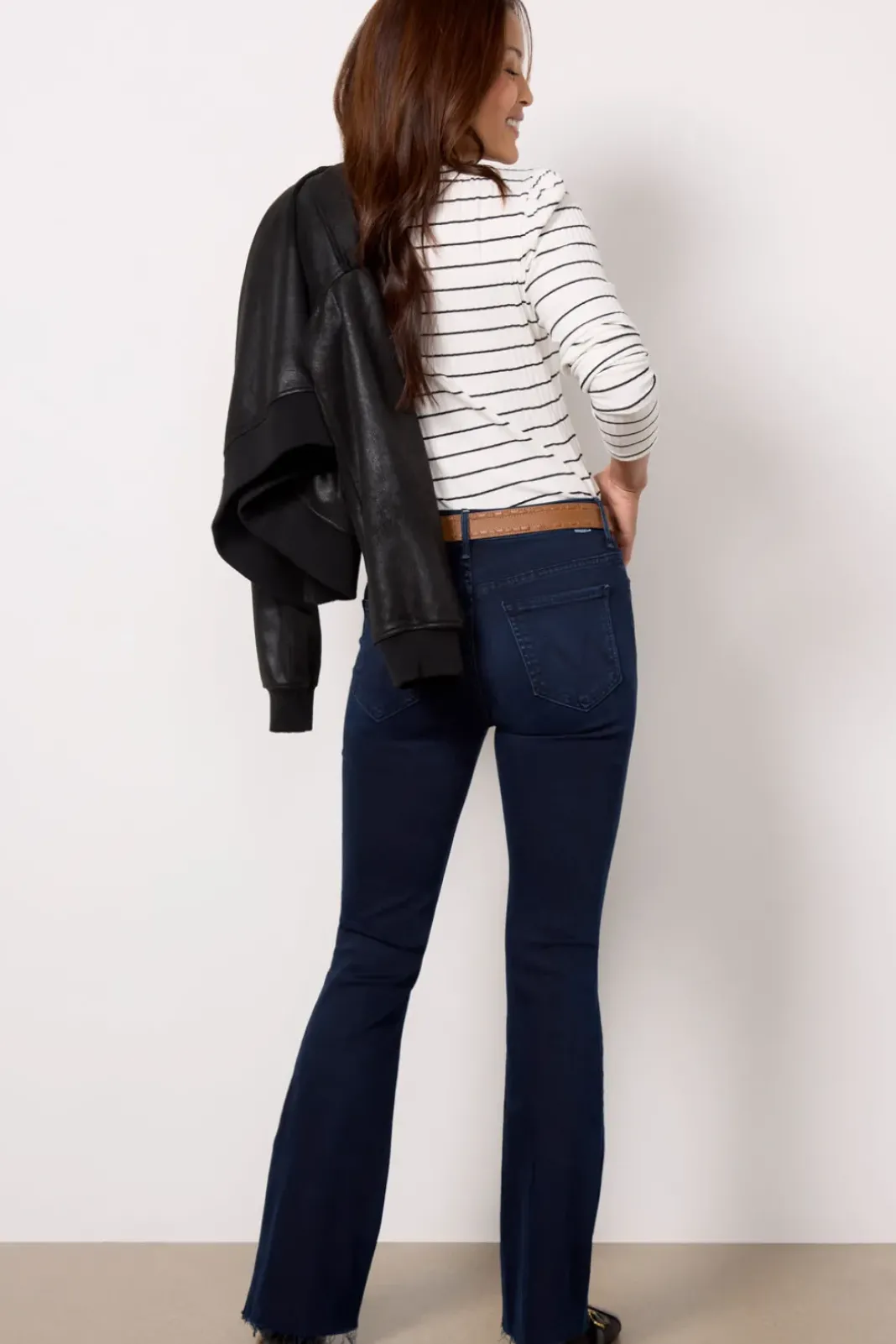 Jeans<MOTHER The Weekender Fray Chiponmyshoulder